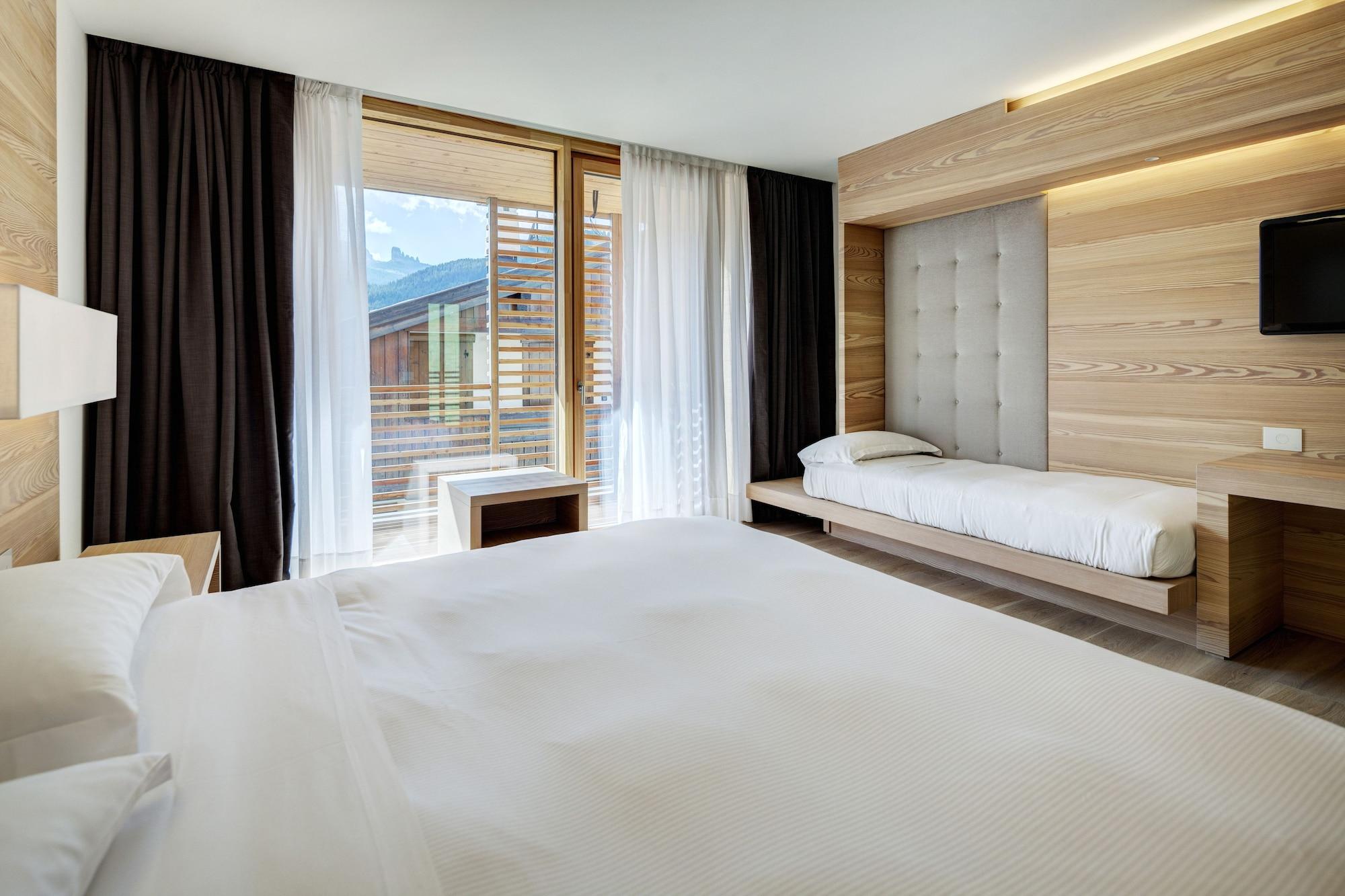 Lajadira & Hotel 4*