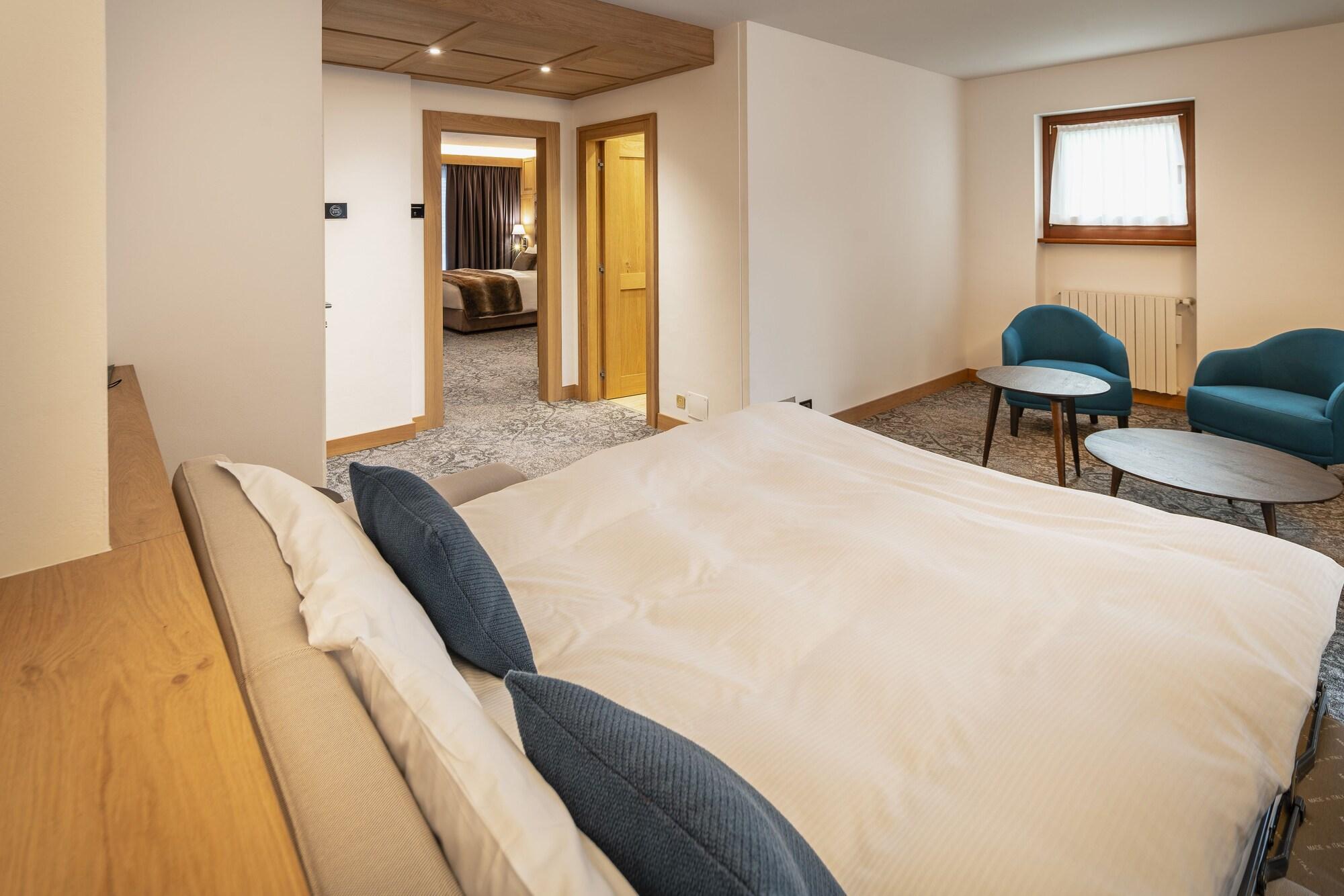 Lajadira & Hotel 4*