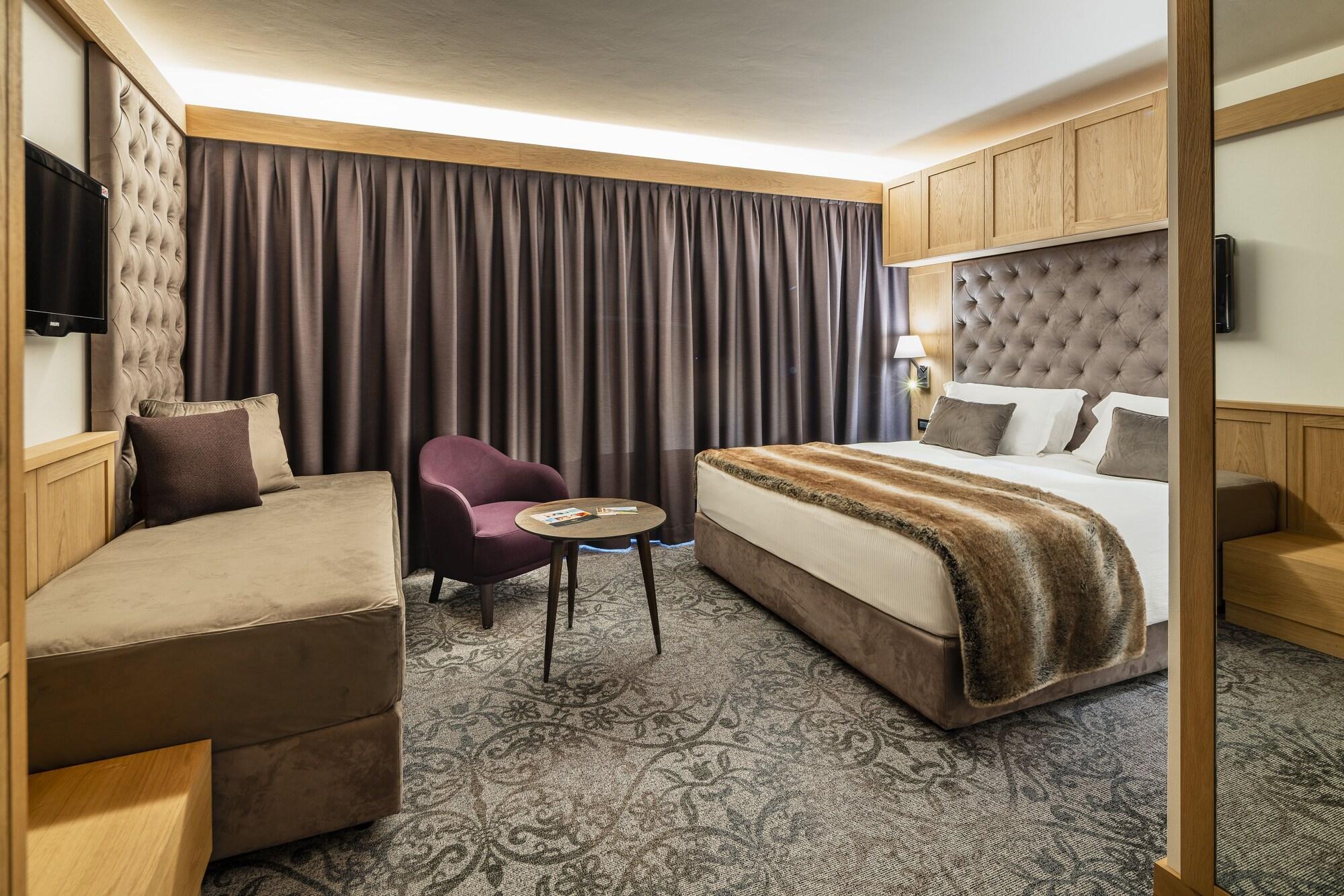 Lajadira & Hotel 4*