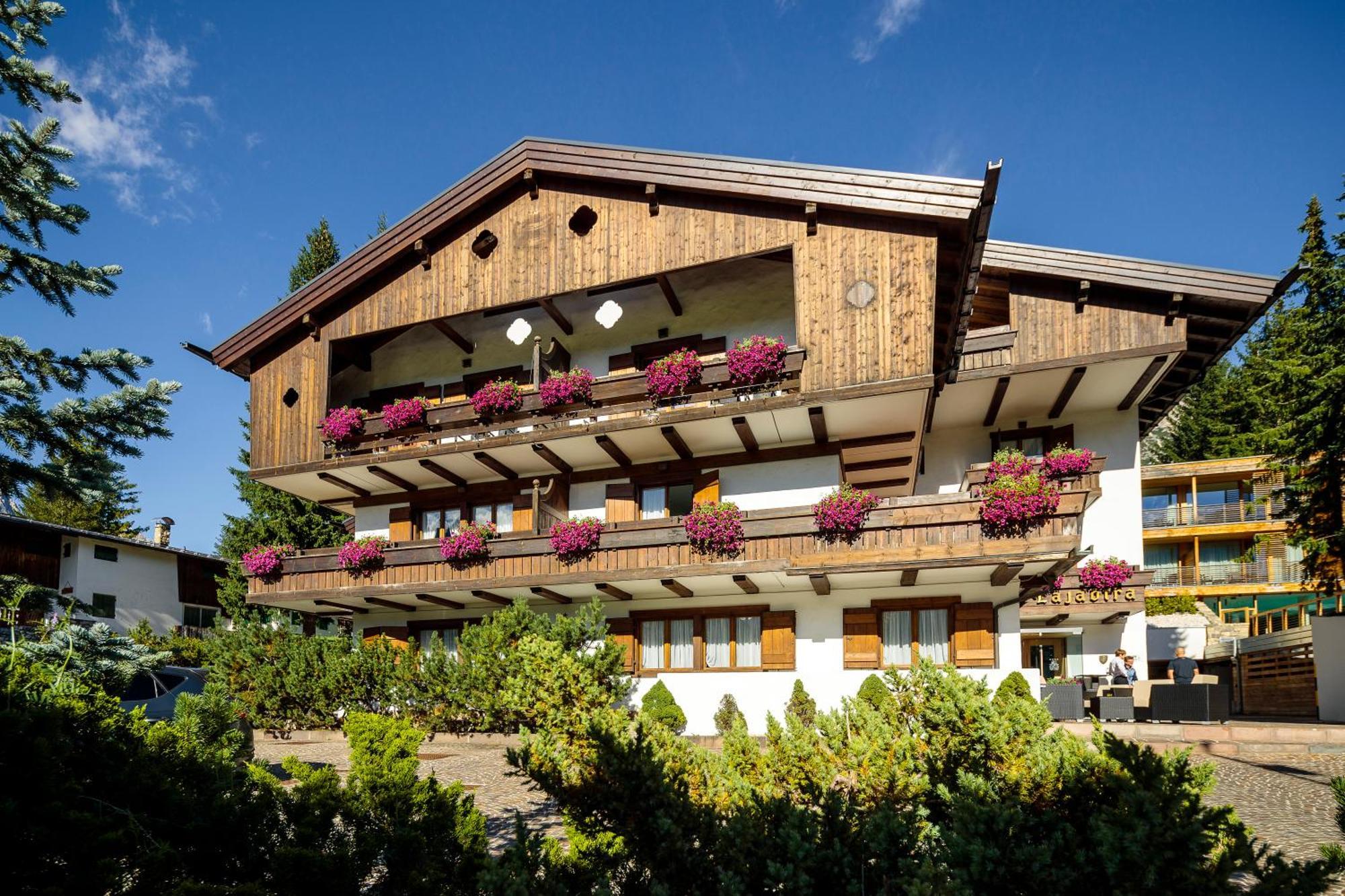 Lajadira & Hotel