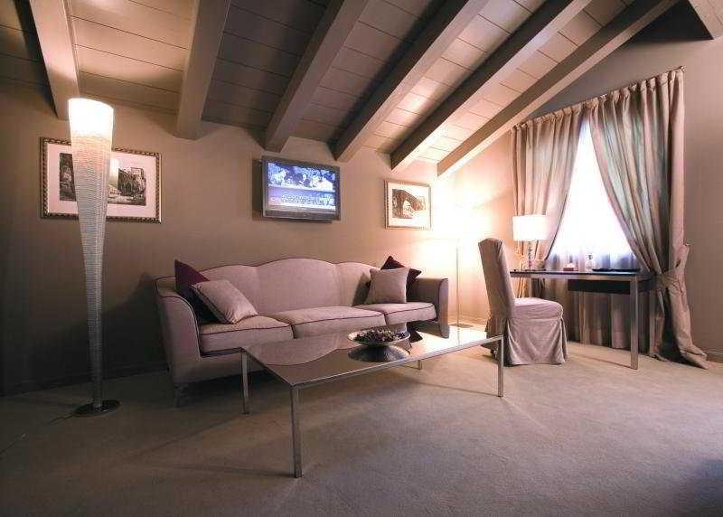 Lajadira & Hotel 4*
